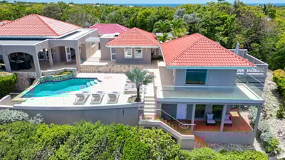 Luxury Villa Photo #4