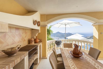 Luxury Villa Photo #14