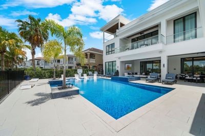 Luxury Villa Photo #4