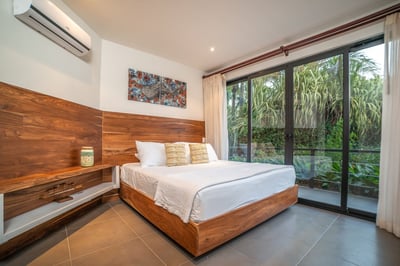 Luxury Villa Photo #32