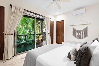 Luxury Villa Photo #34