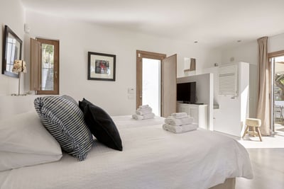 Luxury Villa Photo #32