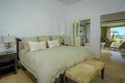 Luxury Villa Photo #26