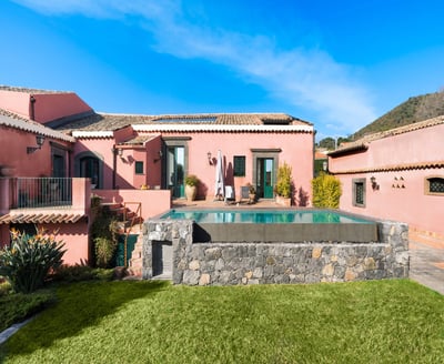 Luxury Villa Photo #9