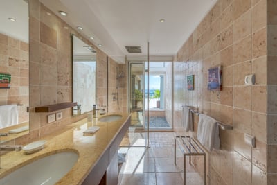 Luxury Villa Photo #31