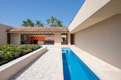 Luxury Villa Photo #26