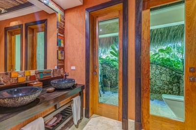 Luxury Villa Photo #35