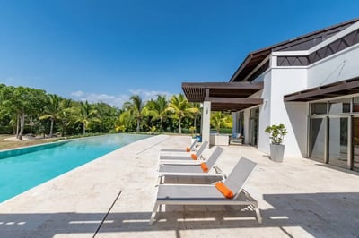 Luxury Villa Photo #17