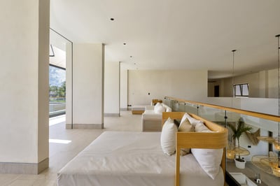 Solara – Lakefront Luxury with Gym, Sauna & Sunset