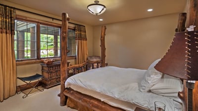 Queen suite on lower level
