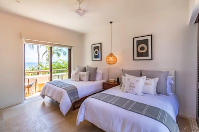Luxury Villa Photo #36
