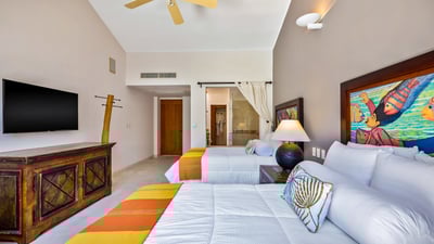 Luxury Villa Photo #23