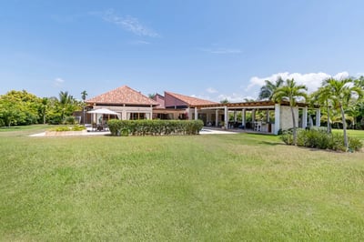 Luxury Villa Photo #3