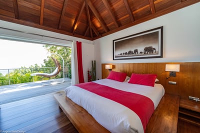 Bedroom 2: Located on the main level, with ocean view. A king size bed, air condition