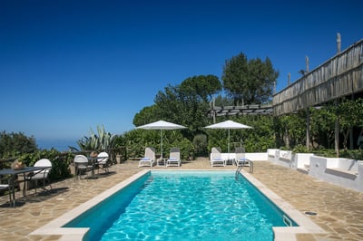 Massa Lubrense,Benefica