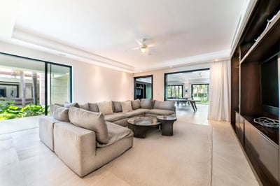 Luxury Villa Photo #15