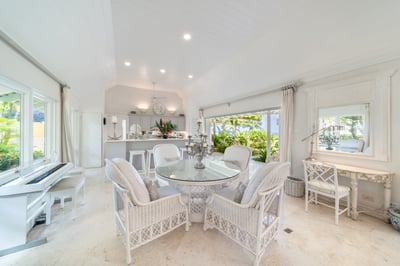 Luxury Villa Photo #24