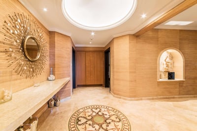Luxury Villa Photo #16