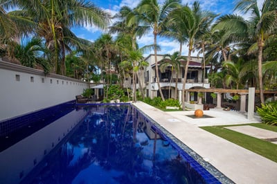 Luxury Villa Photo #2