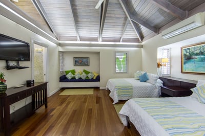 Luxury Villa Photo #22
