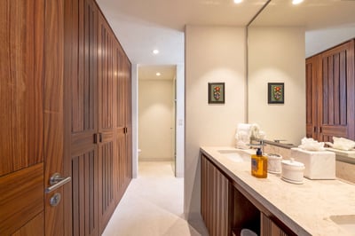 Luxury Villa Photo #30