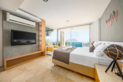 Luxury Villa Photo #27