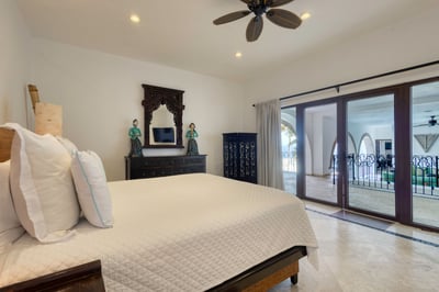 Luxury Villa Photo #32