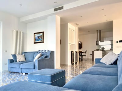 Luxury Villa Photo #13