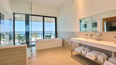 Luxury Villa Photo #44