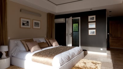 Bedroom 2: Air-conditioning, king size bed, HD-TV, Dish Network, iPod dock, in-room safe, WiFi, ensu