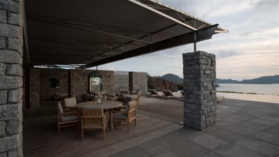 Kitchen & Dining Area