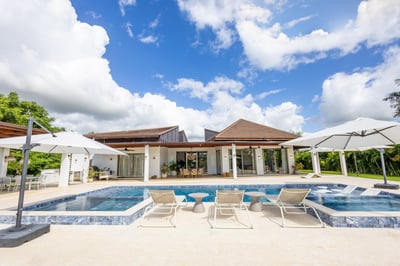 Luxury Villa Photo #2