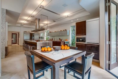 Luxury Villa Photo #23