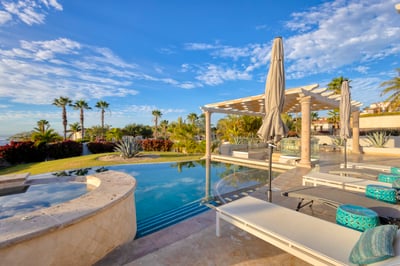 Luxury Villa Photo #5