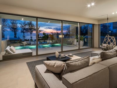 Luxury Villa Photo #6