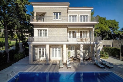 Luxury Villa Photo #3