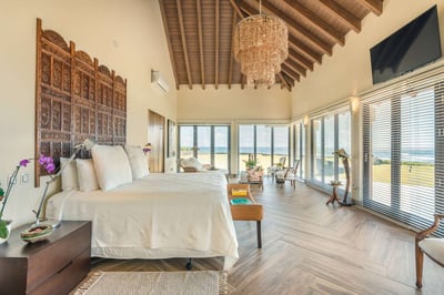 Luxury Villa Photo #45