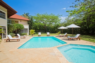 Luxury Villa Photo #4