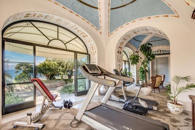 Luxury Villa Photo #9
