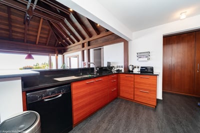 Dining Area & Kitchen