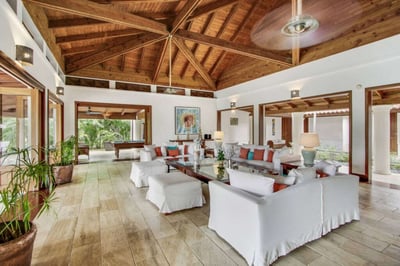 Luxury Villa Photo #15