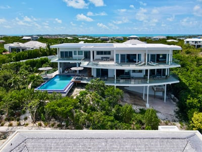 Luxury Villa Photo #3