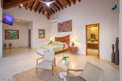Luxury Villa Photo #49