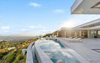 Luxury Villa Photo #4