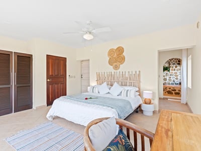 Luxury Villa Photo #31