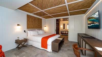 Bedroom 3: On the lower level. King size bed, air conditioning, HD-TV with Apple TV, Dish 