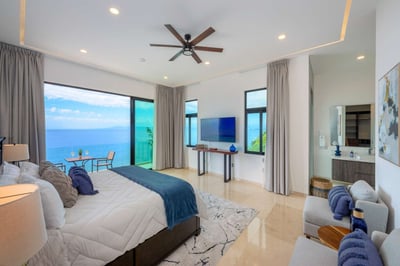 Luxury Villa Photo #48