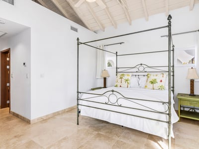 Luxury Villa Photo #32