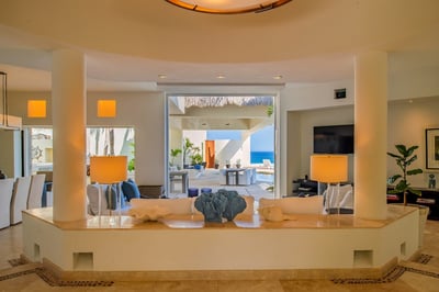 Luxury Villa Photo #23
