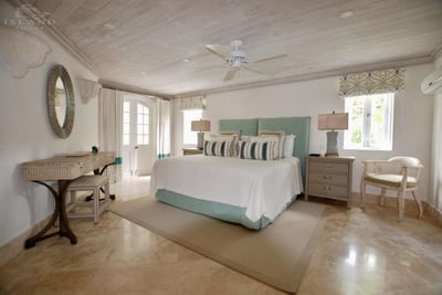 Luxury Villa Photo #11